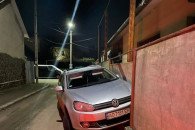 В Ужгороде водитель въехал на авто в заб…