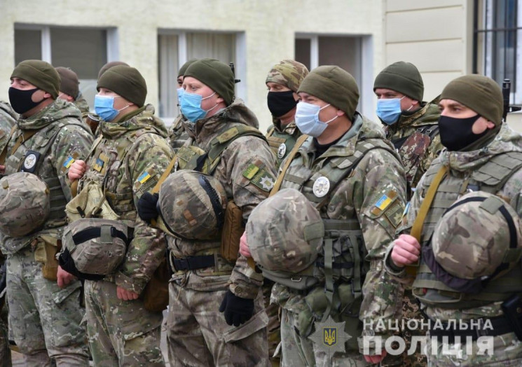 Сводный отряд одесских полицейских отпра…