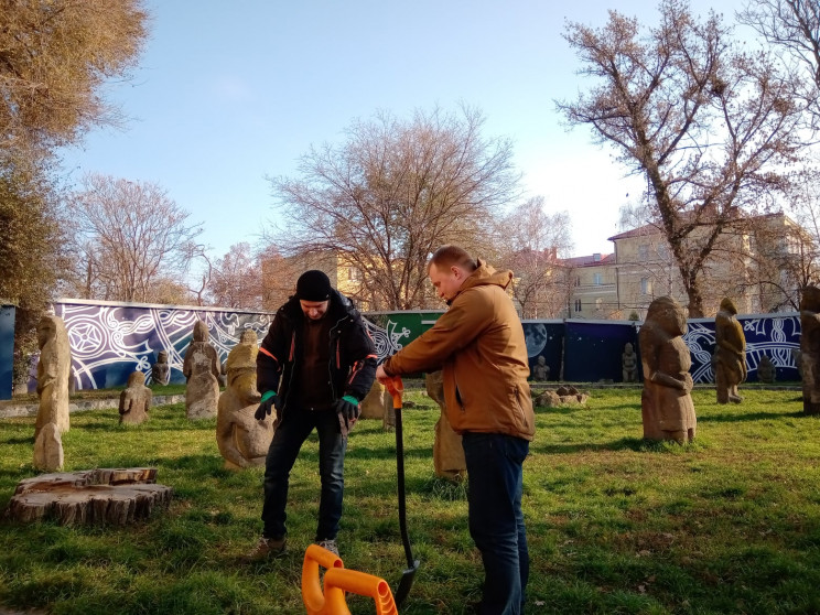 У Дніпрі на вулиці встановили нову кам'я…