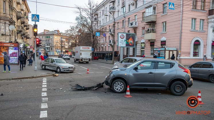 В центре Днепра автомобиль снес женщину…