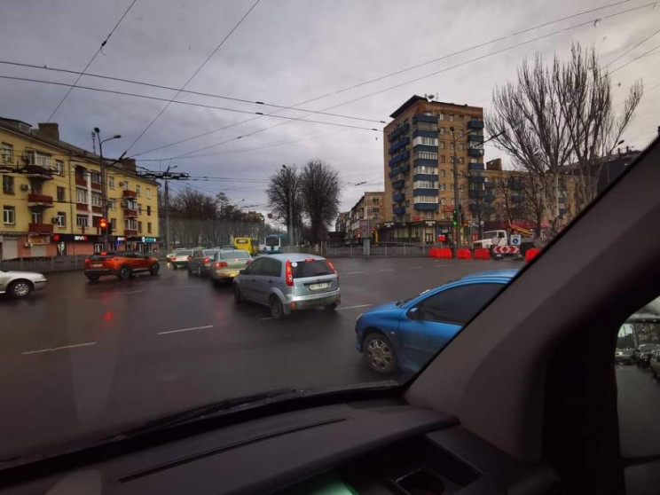 В Маріуполі дороги перетворились на скло…