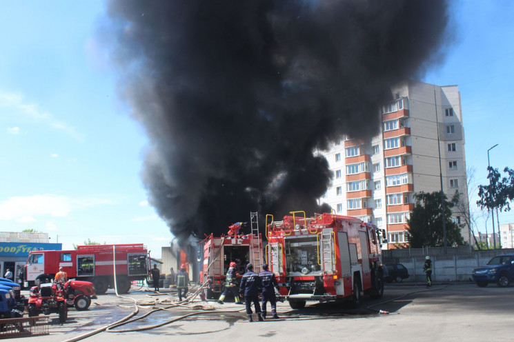 Вогнеборці розповіли як гасили склад з ш…