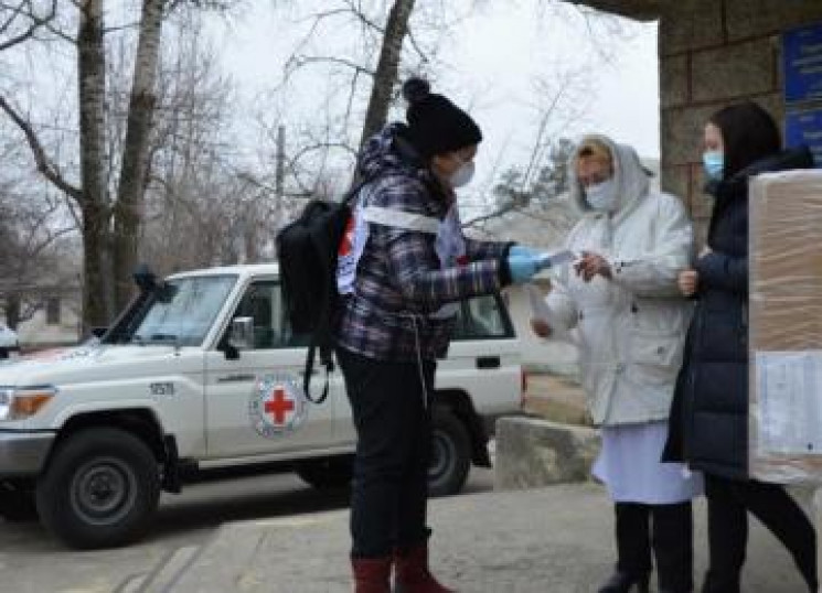 Червоний Хрест передав лікарням Луганщин…