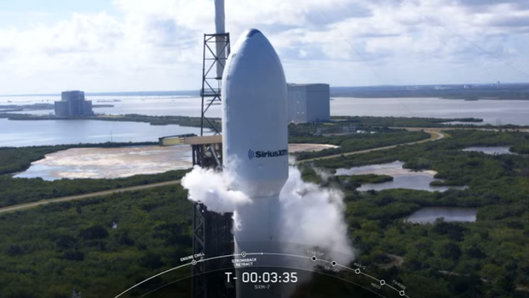 SpaceX запускає ракету з масивним комерц…
