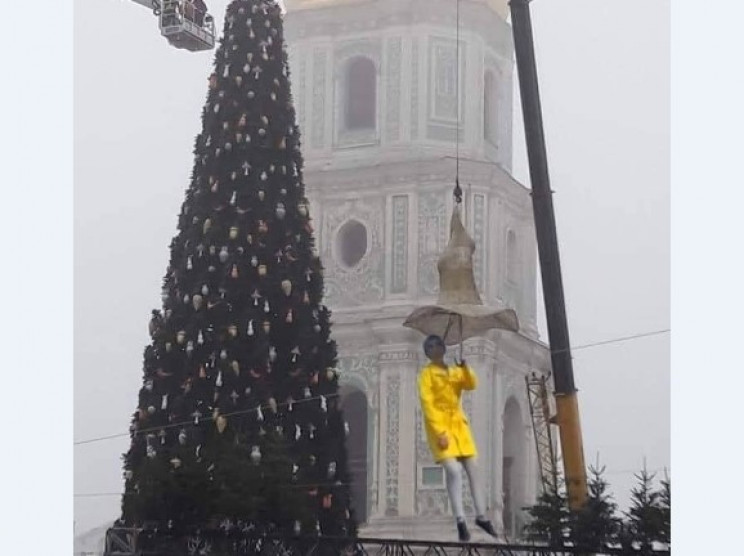 Шляпу украл Янукович: Как киевская елка…