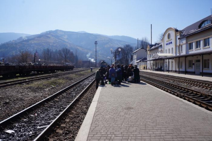 До зимових свят відновлено курсування по…