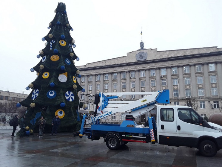 Власти Черкасс украсили главную елку "гл…