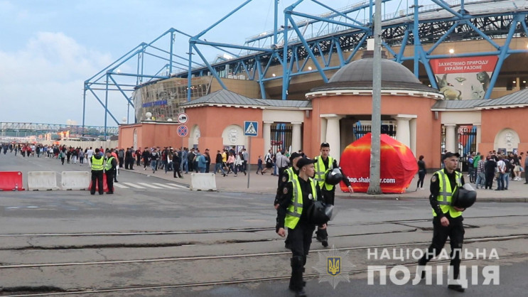 В Харькове полиция помешала футбольным ф…