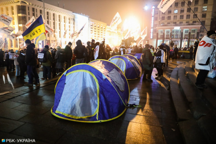 ФЛП остаются на Майдане на ночь: Протест…