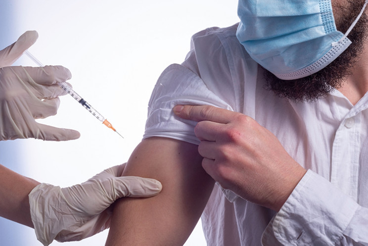 Вакцинація від COVID-19: Чи наздожене Ук…