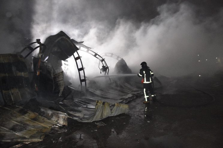 В Одесі майже півсотні рятувальників гас…