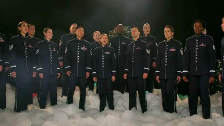 Военный оркестр США поздравил Украину "Щ…