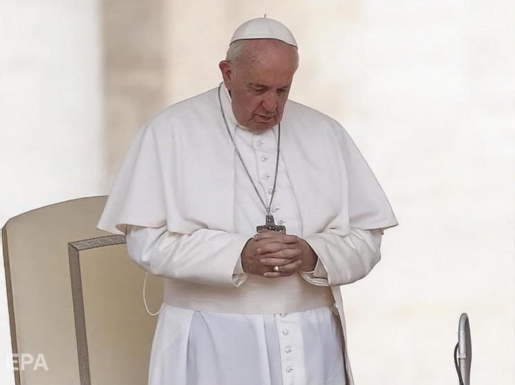 Папа Римский просит людей не дарить пода…