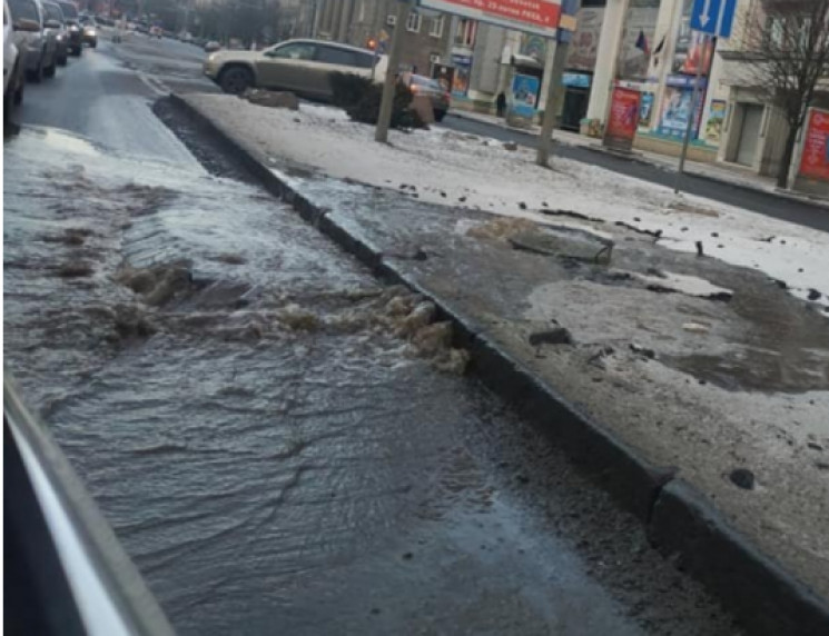 В центре Донецка после ремонта водопрово…