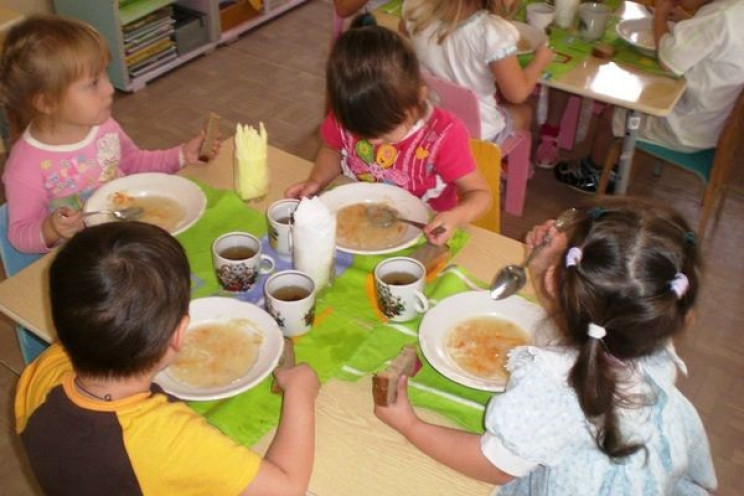 Харчування у хмельницьких школах та дитс…