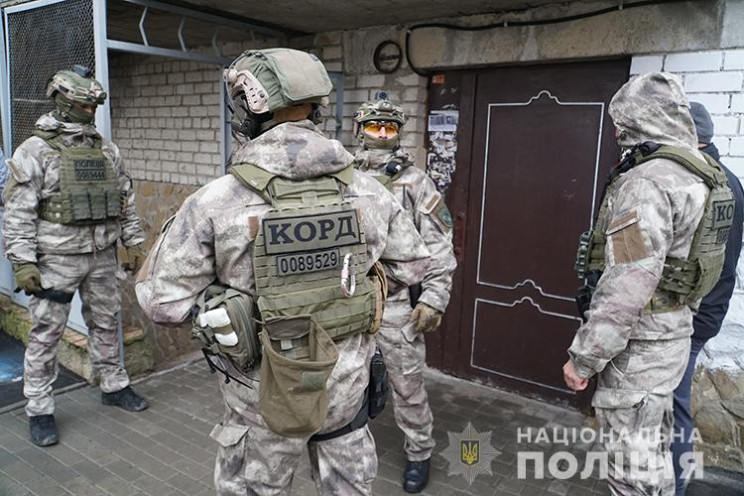 У Тернополі затримали членів банди, що в…