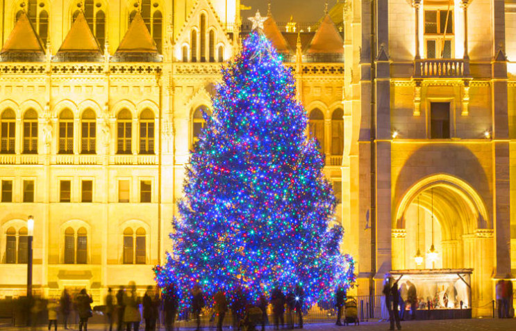 Рейтинг самых красивых елок Европы: Киев…