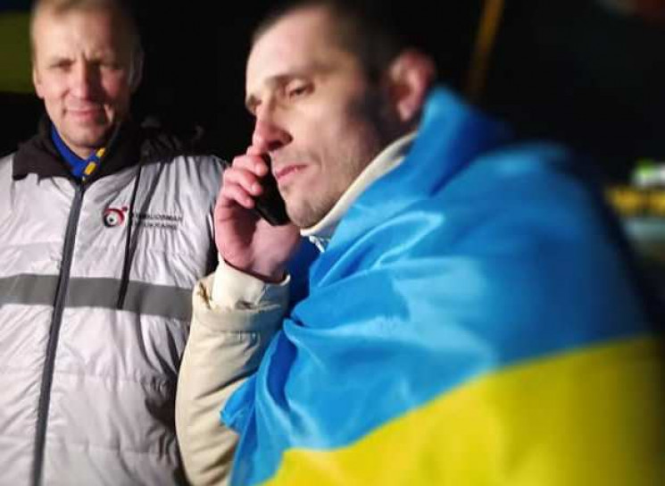 Политзаключенный Шумков вернулся в Украи…