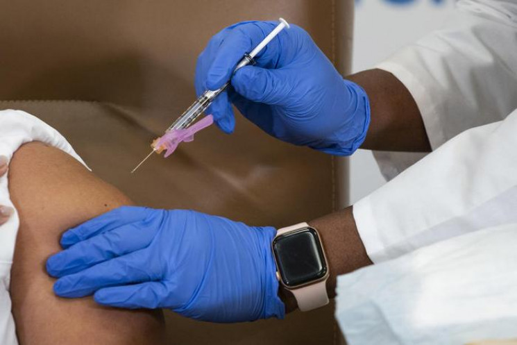 Завтра ЄС почне вакцинацію від коронавір…