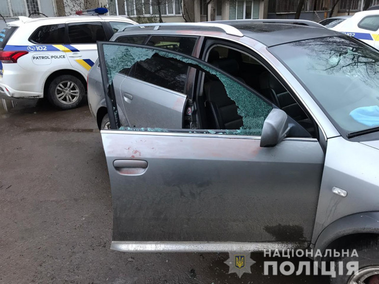 В Ужгороді злодій пограбував авто на оча…