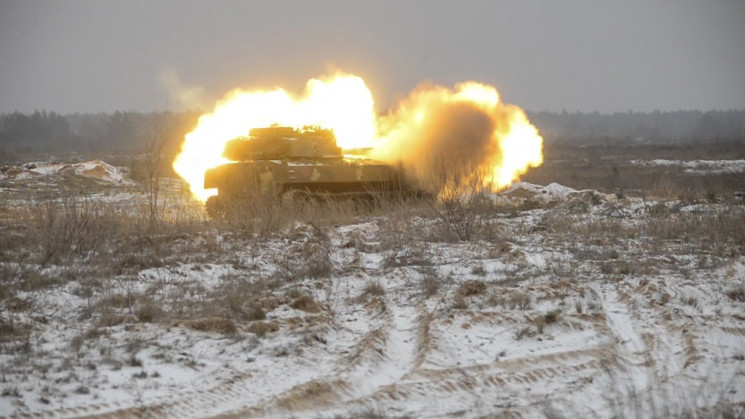 Рядом с Днепром военные били из артиллер…