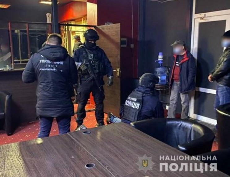 В Ужгороді поліція виявила підпільні "ка…