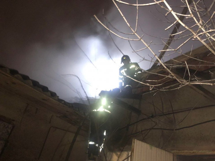 Вблизи Одессы 22 пожарных тушили складск…