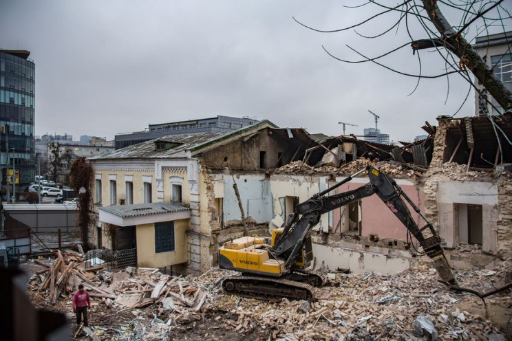 Знесення старовинної будівлі в Протасово…