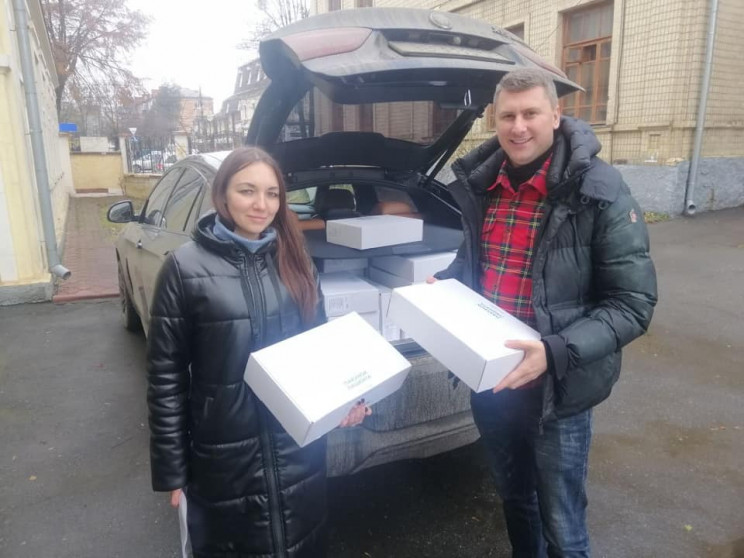 Лікарні Вінниччини отримали 900 "пакункі…