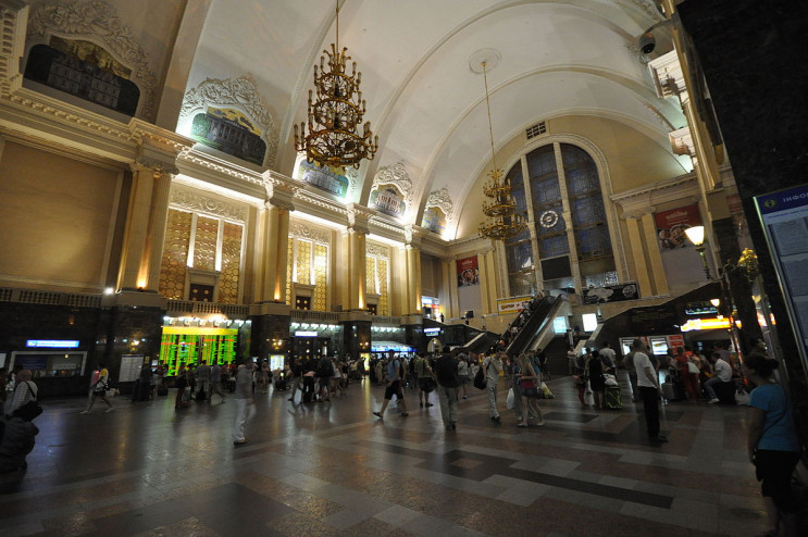 Железнодорожные вокзалы Киева и Винницы…