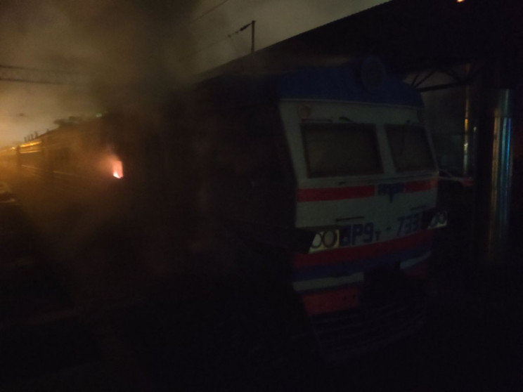 На Одещині спалахнув головний вагон елек…