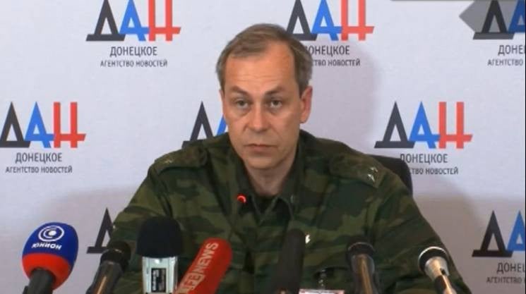 В Донецке главарь террористов Басурин на…