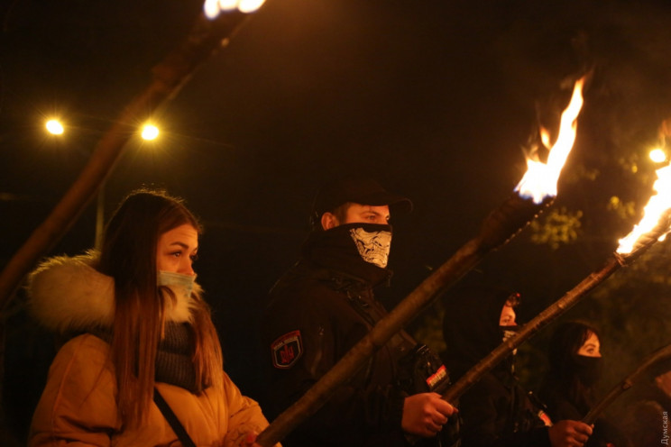 В Одессе зажгли факелы в честь проводник…
