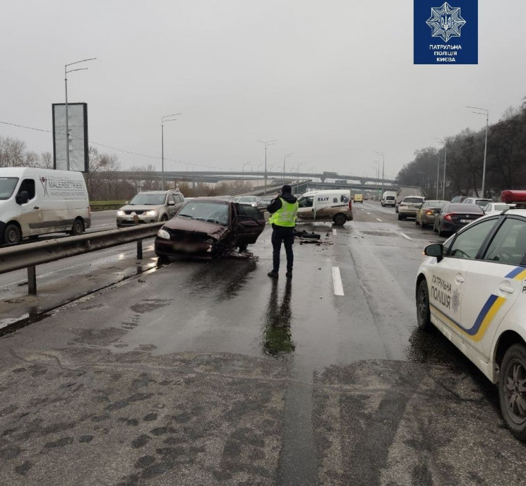 В Києві на мосту Патона сталась ДТП з п'…