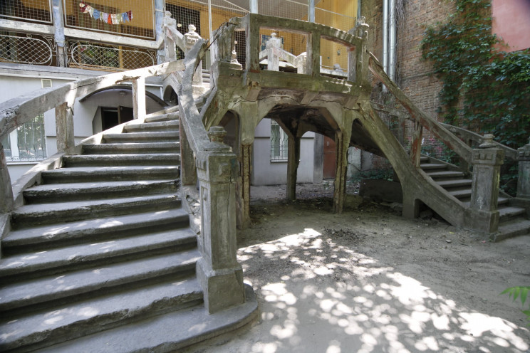 У центрі Дніпра відреставрують сходи ста…