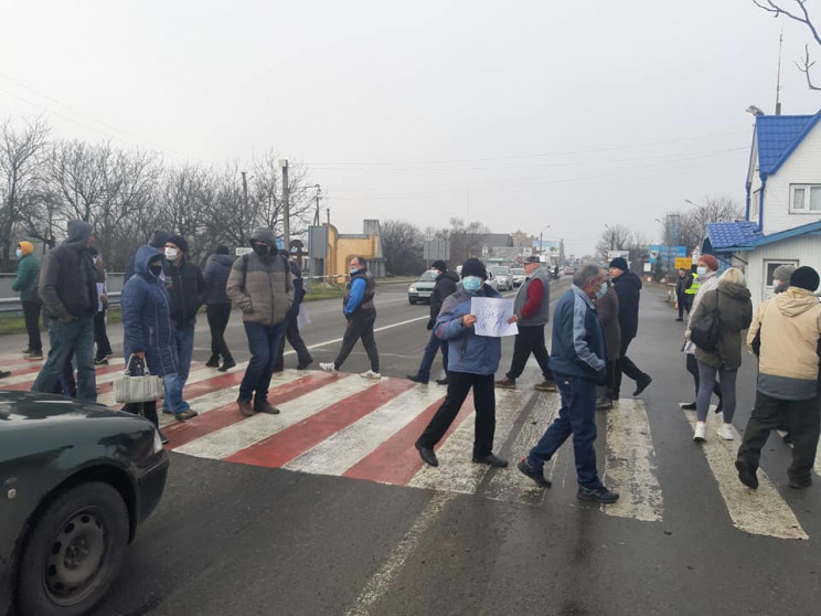 Прикарпатці перекрили рух дорогою націон…