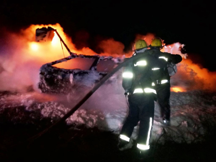 На Херсонщині на трасі вщент згоріла авт…