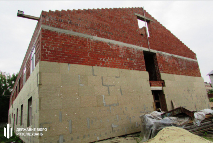 У Бахмуті "наварили" на будівництві війс…