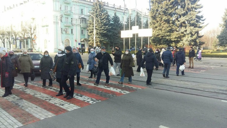 Перекрили дорогу: У містах Дніпропетровщ…