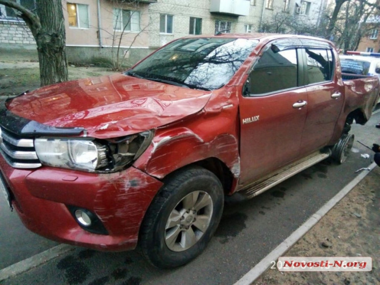 У Миколаєві водій розтрощив автівку, нам…