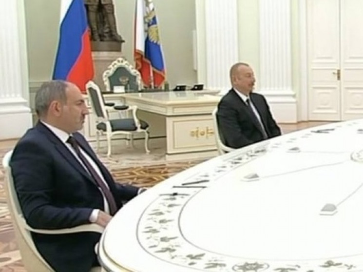 Алиев и Пашинян не поздоровались на встр…