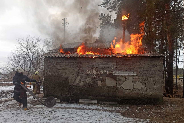 На Харківщині дві години гасили палаючий…