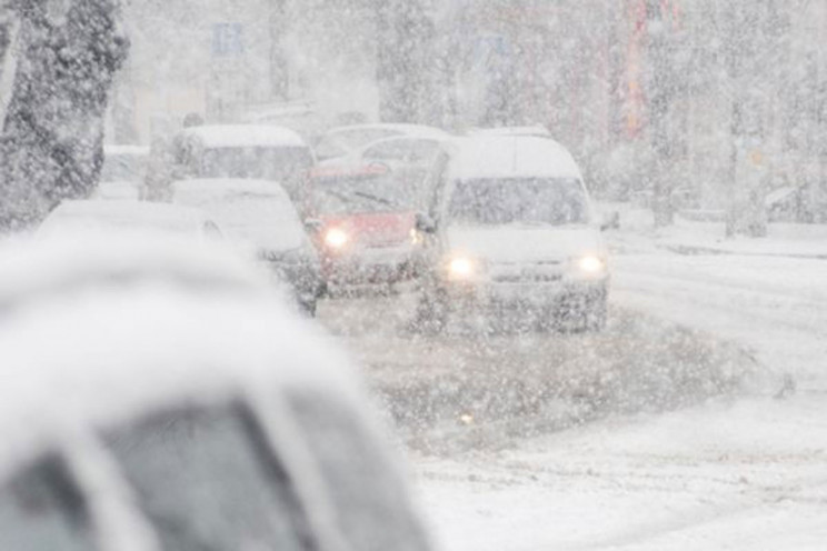 У Харкові через снігопад ускладнений рух…
