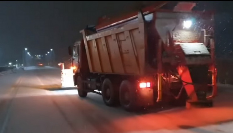 Дороги Одесской чистят более сотни спецм…