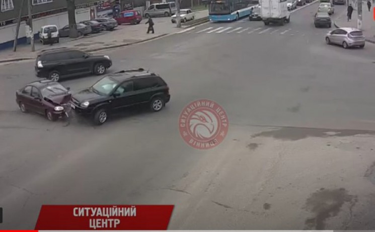 На перехресті вулиці Чехова й Немирівськ…