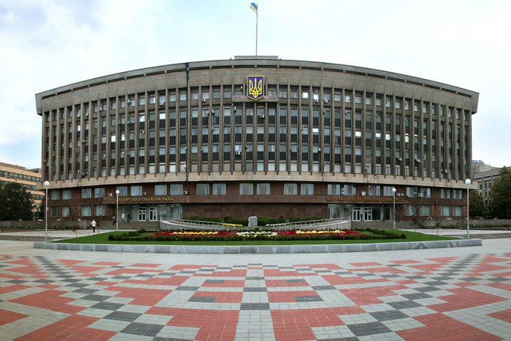 В Старуха ищут руководителей в два депар…