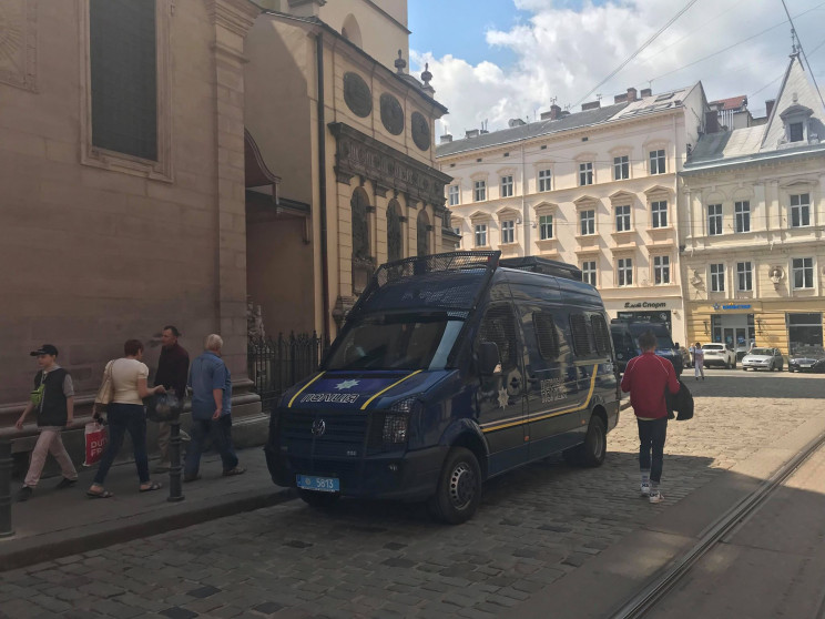 З'явилися нові фото з пікету проти Садов…