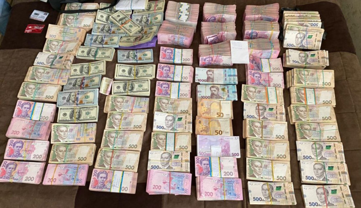 Галицька митниця похизувалася мільйонами…