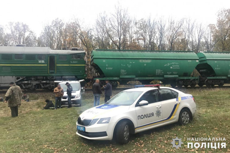 Майже тонну пального викрали залізничник…