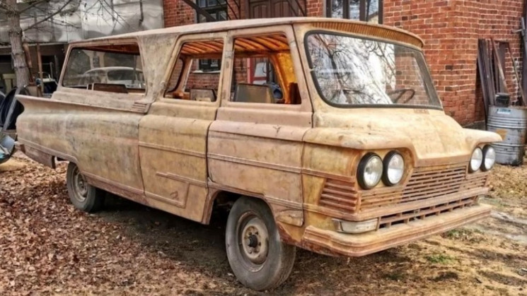 На Росії продають унікальне авто "Старт"…